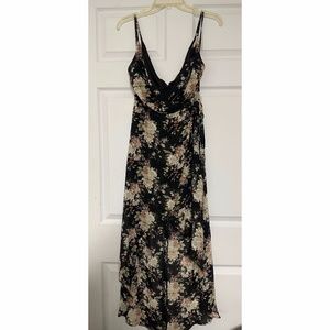 🌸 Spring Sale🌸 Essue Floral Maxi Dress SMALL